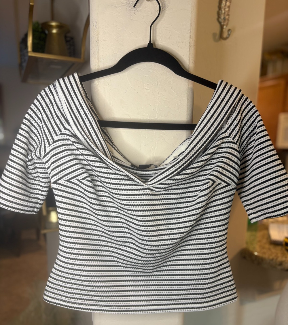 Guess Womens Ribbed Off The Shoulder Black and White Stripes Blouse Sz S Cropped